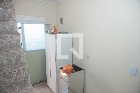 Casa para alugar com 80m², 2 quartos e 1 vaga Casa para alugar com 80m², 2 quartos e 1 vagaEscadas
