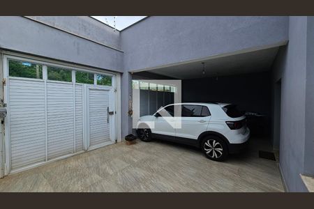 Casa à venda com 330m², 3 quartos e 3 vagas Casa à venda com 330m², 3 quartos e 3 vagasGaragem