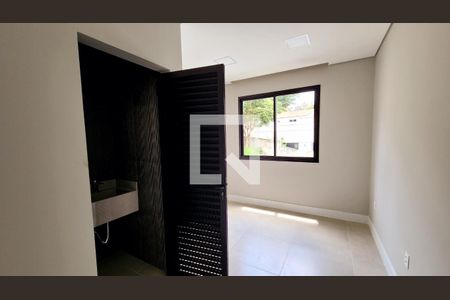 Casa à venda com 369m², 14 quartos e 5 vagasQuarto 