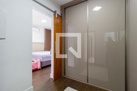 Casa à venda com 295m², 4 quartos e 4 vagasCloset - Suíte 2