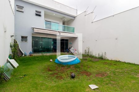 Casa à venda com 295m², 4 quartos e 4 vagasQuintal