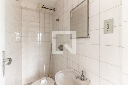 Banheiro de Serviço de apartamento para alugar com 3 quartos, 99m² em Higienópolis, São Paulo