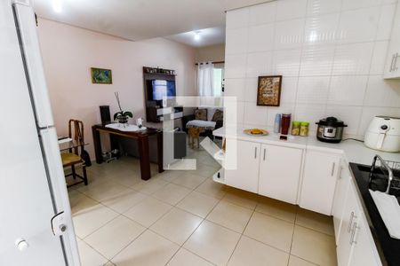 Casa para alugar com 83m², 2 quartos e 2 vagas Casa para alugar com 83m², 2 quartos e 2 vagasCozinha - Armários