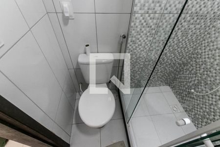 Banheiro de casa de condomínio para alugar com 2 quartos, 80m² em Itapuã, Salvador