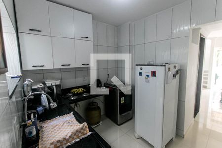 Cozinha de casa de condomínio para alugar com 2 quartos, 80m² em Itapuã, Salvador