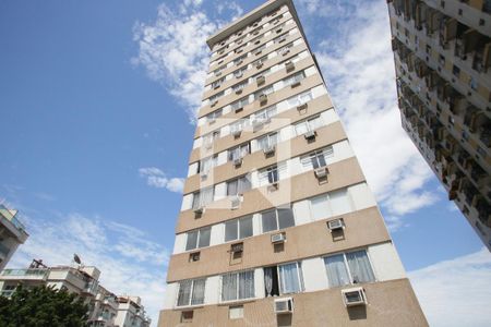 Apartamento à venda com 30m², 2 quartos e 1 vaga Apartamento à venda com 30m², 2 quartos e 1 vagaFachada do bloco