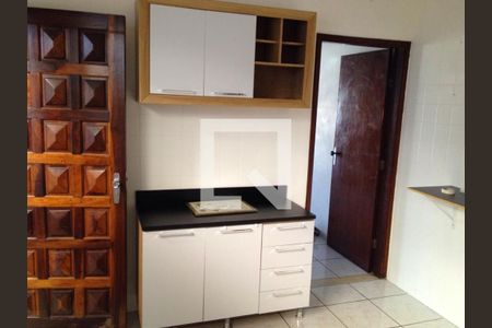 Casa à venda com 150m², 2 quartos e 3 vagas Casa à venda com 150m², 2 quartos e 3 vagasCozinha