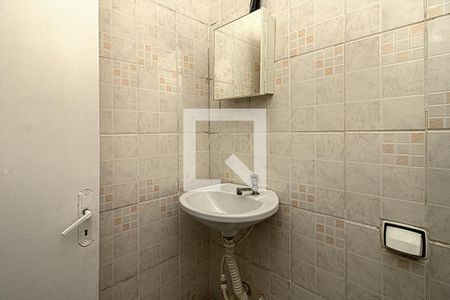 Banheiro de kitnet/studio para alugar com 1 quarto, 18m² em Aclimação, São Paulo