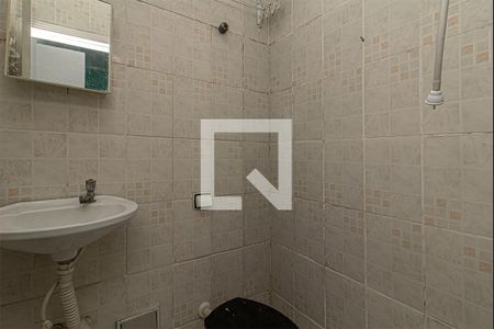 Banheiro de kitnet/studio para alugar com 1 quarto, 18m² em Aclimação, São Paulo