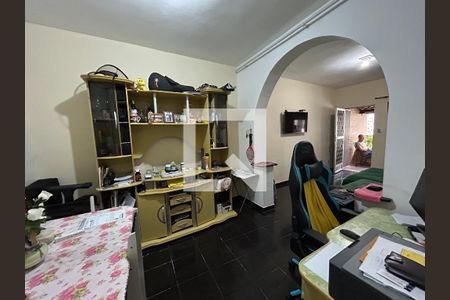 Sala de casa para alugar com 2 quartos, 118m² em Vaz Lobo, Rio de Janeiro