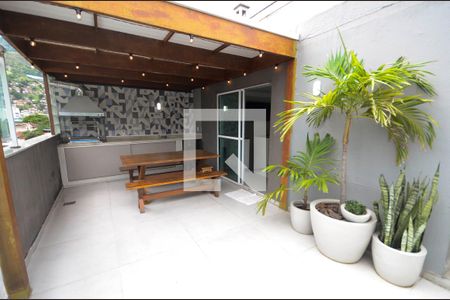 Apartamento à venda com 150m², 3 quartos e 2 vagas Apartamento à venda com 150m², 3 quartos e 2 vagasTerraço