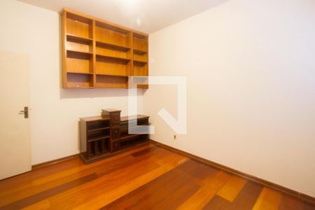 Casa à venda com 300m², 4 quartos e 4 vagas Casa à venda com 300m², 4 quartos e 4 vagasQuarto 2