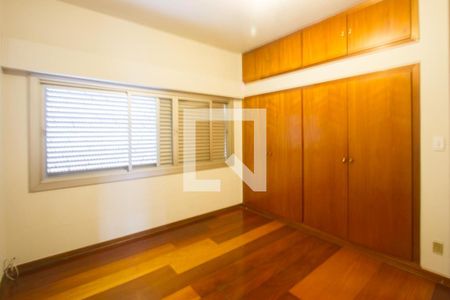 Casa à venda com 300m², 4 quartos e 4 vagas Casa à venda com 300m², 4 quartos e 4 vagasQuarto 2