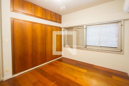 Casa à venda com 300m², 4 quartos e 4 vagas Casa à venda com 300m², 4 quartos e 4 vagasQuarto 1