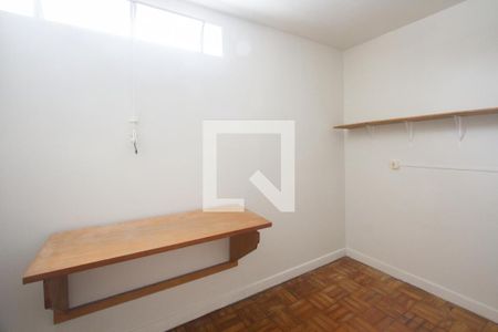 Casa à venda com 300m², 4 quartos e 4 vagas Casa à venda com 300m², 4 quartos e 4 vagasQuarto de Serviço