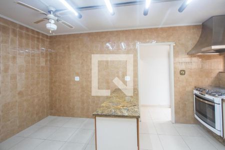 Casa à venda com 300m², 4 quartos e 4 vagas Casa à venda com 300m², 4 quartos e 4 vagasCozinha