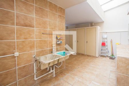 Casa à venda com 300m², 4 quartos e 4 vagas Casa à venda com 300m², 4 quartos e 4 vagasÁrea de Serviço