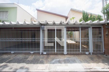 Casa à venda com 300m², 4 quartos e 4 vagas Casa à venda com 300m², 4 quartos e 4 vagasFachada