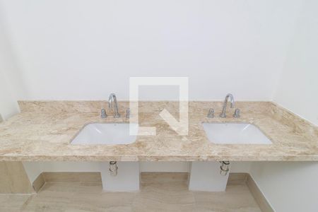 Apartamento à venda com 157m², 3 quartos e 2 vagasSuíte 1 - Banheiro