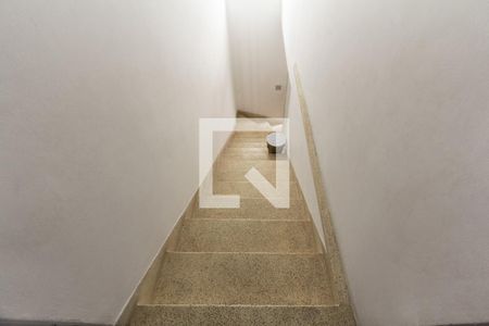 Casa para alugar com 300m², 3 quartos e 2 vagasEscada