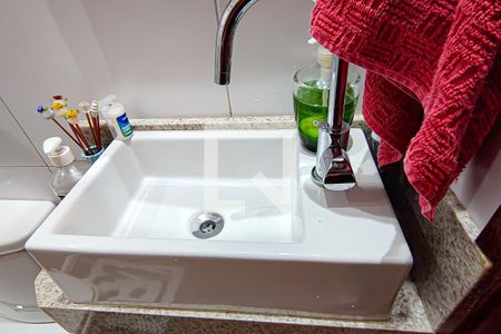 Casa à venda com 170m², 4 quartos e 1 vaga Casa à venda com 170m², 4 quartos e 1 vagabanheiro social