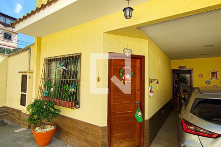 Casa à venda com 170m², 4 quartos e 1 vaga Casa à venda com 170m², 4 quartos e 1 vagaFachada