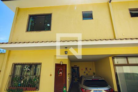 Casa à venda com 170m², 4 quartos e 1 vaga Casa à venda com 170m², 4 quartos e 1 vagaFachada