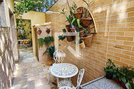 Casa à venda com 170m², 4 quartos e 1 vaga Casa à venda com 170m², 4 quartos e 1 vagaárea externa