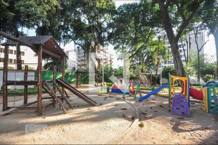 Apartamento à venda com 128m², 3 quartos e 2 vagas Apartamento à venda com 128m², 3 quartos e 2 vagasÁrea comum - Playground