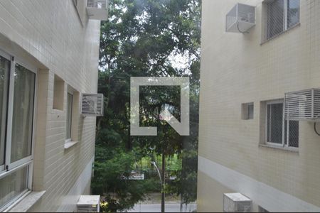 Apartamento à venda com 128m², 3 quartos e 2 vagas Apartamento à venda com 128m², 3 quartos e 2 vagasVista do Quarto de Serviço