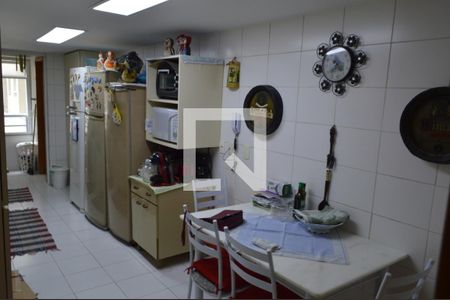 Apartamento à venda com 128m², 3 quartos e 2 vagas Apartamento à venda com 128m², 3 quartos e 2 vagasCozinha