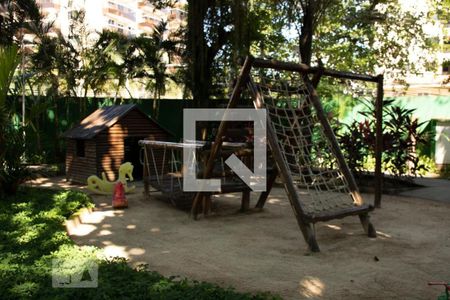 Apartamento à venda com 128m², 3 quartos e 2 vagas Apartamento à venda com 128m², 3 quartos e 2 vagasÁrea comum - Playground