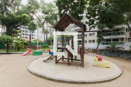 Apartamento à venda com 128m², 3 quartos e 2 vagas Apartamento à venda com 128m², 3 quartos e 2 vagasÁrea comum - Playground