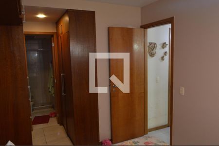 Apartamento à venda com 128m², 3 quartos e 2 vagas Apartamento à venda com 128m², 3 quartos e 2 vagasSuíte