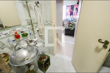Apartamento à venda com 76m², 2 quartos e 1 vaga Apartamento à venda com 76m², 2 quartos e 1 vagaBanheiro Social
