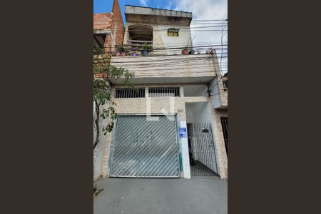 Casa à venda com 200m², 2 quartos e 2 vagasFachada