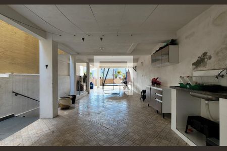 Casa à venda com 200m², 2 quartos e 2 vagasArea de serviço