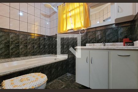 Casa à venda com 200m², 2 quartos e 2 vagasBanheiro da suíte