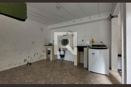 Casa à venda com 200m², 2 quartos e 2 vagasArea de serviço