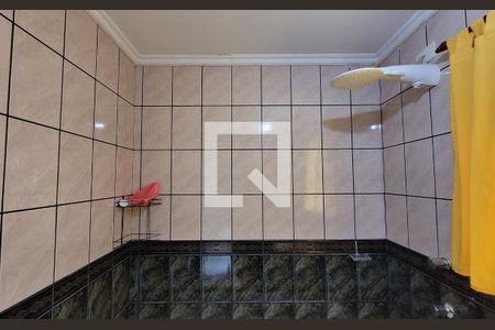 Casa à venda com 200m², 2 quartos e 2 vagasBanheiro da suíte