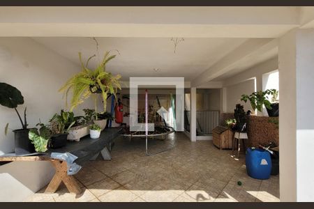 Casa à venda com 200m², 2 quartos e 2 vagasArea de serviço