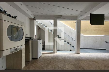 Casa à venda com 200m², 2 quartos e 2 vagasArea de serviço