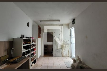 Casa à venda com 200m², 2 quartos e 2 vagasQuarto de serviço
