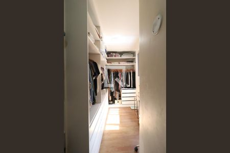 Casa à venda com 240m², 5 quartos e 2 vagasCloset Quarto 5 - Suíte