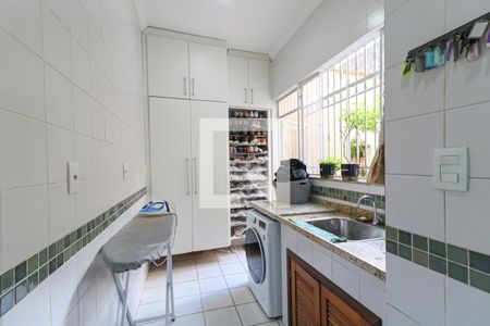 Casa à venda com 240m², 5 quartos e 2 vagasÁrea de Serviço