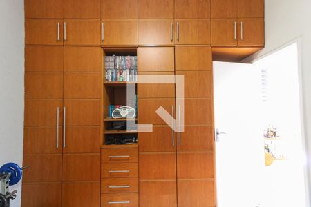 Casa à venda com 240m², 5 quartos e 2 vagasQuarto 2