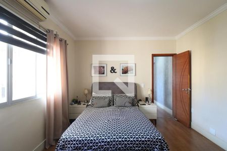 Casa à venda com 240m², 5 quartos e 2 vagasQuarto 5 - Suíte