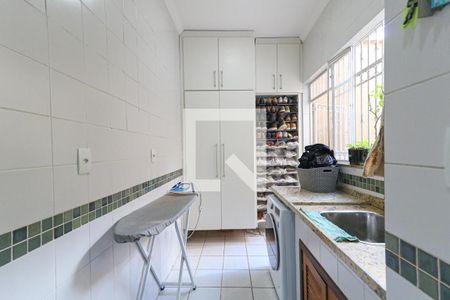 Casa à venda com 240m², 5 quartos e 2 vagasÁrea de Serviço