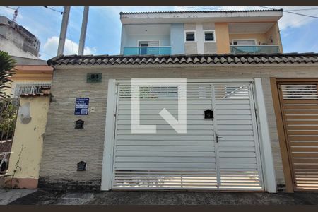 Casa à venda com 159m², 3 quartos e 3 vagas Casa à venda com 159m², 3 quartos e 3 vagasFachada