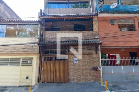 Casa à venda com 75m², 2 quartos e sem vaga Casa à venda com 75m², 2 quartos e sem vagaFachada